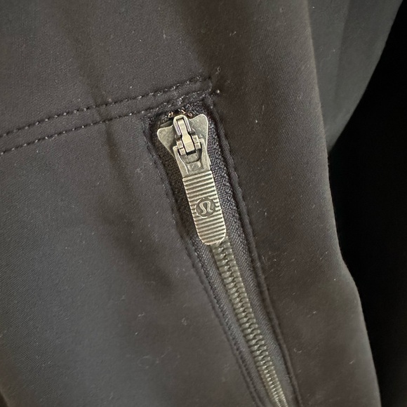 Lululemon Black zip up Jacket size Large - Picture 4 of 7